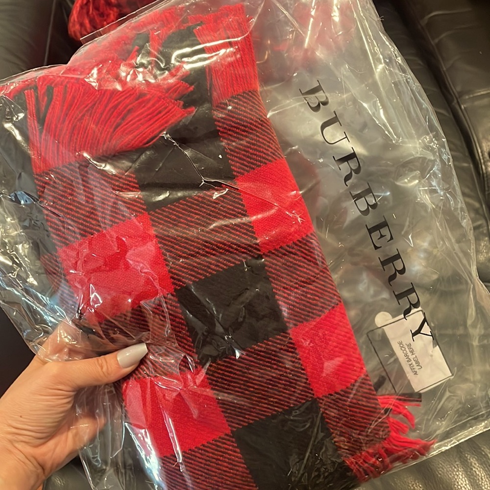 Burberry Mega Nova Check Wool Fringed Scarf - Picture 4 of 4